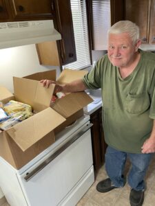 Read more about the article Service Member and Family Support Delivers Thanksgiving Boxes for Our Veterans